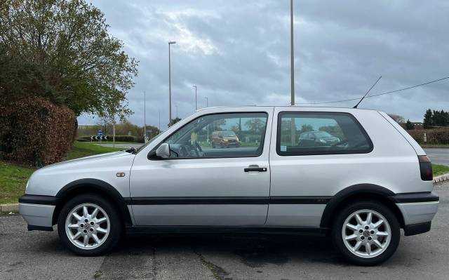 1998 Volkswagen Golf 1.8T GTI Hatchback 3dr Petrol Manual (192 g/km, 150 bhp)
